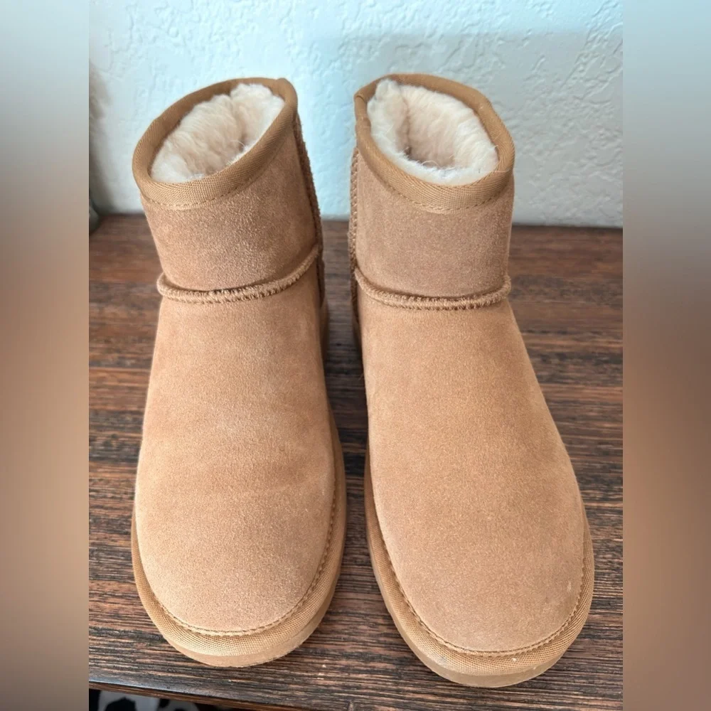 BearPaw Men's Chestnut Suede Short Boots women’s size 6 NNT
